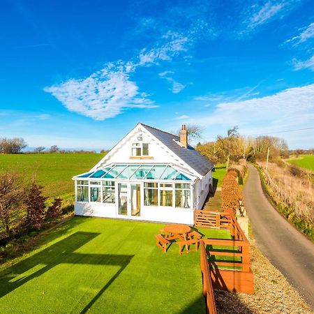 "Woodlands" By Greenstay Serviced Accommodation - Luxury 3 Bed Cottage In North Wales With Stunning Countryside Views & Parking - Close To Glan Clwyd Hospital - The Perfect Choice For Contractors, Business Travellers, Families And Groups Bodelwyddan Экстерьер фото