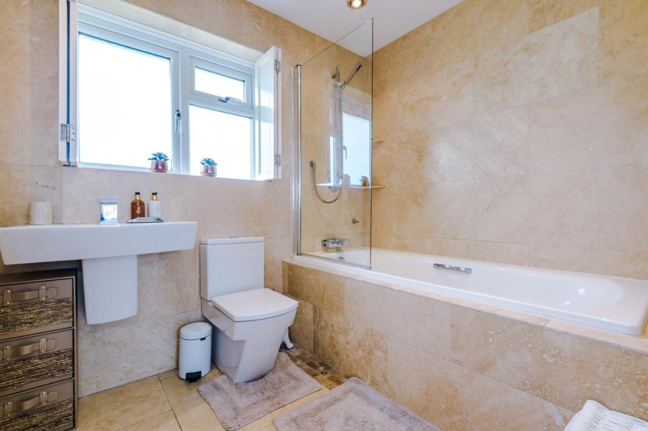 "Woodlands" By Greenstay Serviced Accommodation - Luxury 3 Bed Cottage In North Wales With Stunning Countryside Views & Parking - Close To Glan Clwyd Hospital - The Perfect Choice For Contractors, Business Travellers, Families And Groups Bodelwyddan Экстерьер фото