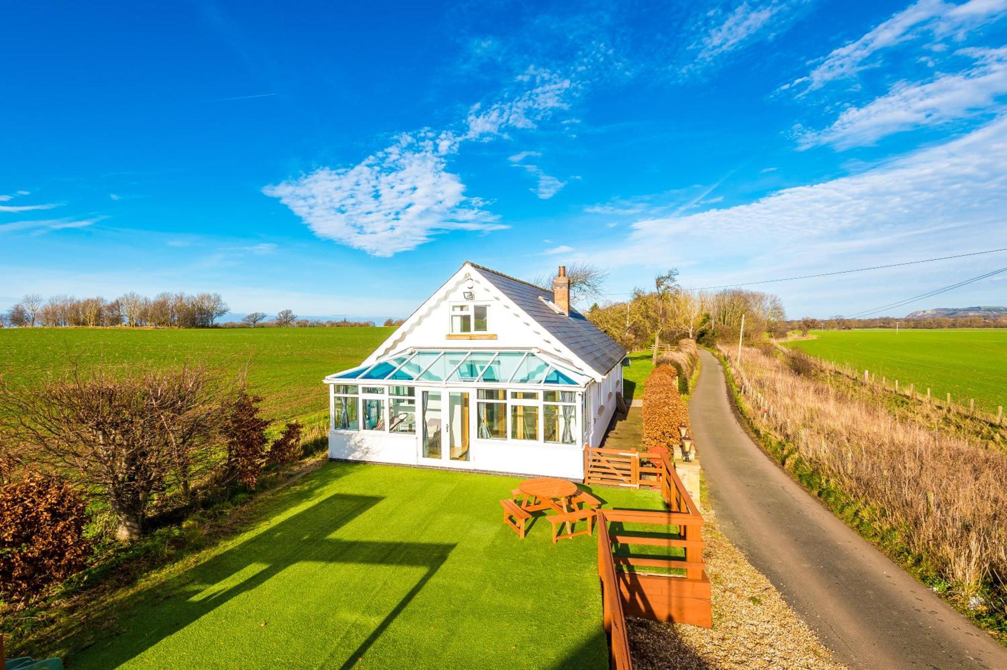 "Woodlands" By Greenstay Serviced Accommodation - Luxury 3 Bed Cottage In North Wales With Stunning Countryside Views & Parking - Close To Glan Clwyd Hospital - The Perfect Choice For Contractors, Business Travellers, Families And Groups Bodelwyddan Экстерьер фото